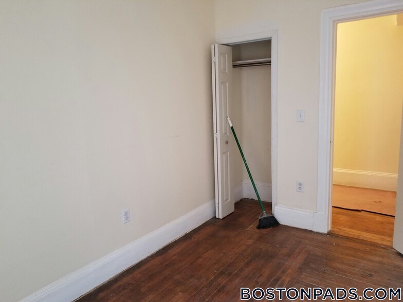 Building Photo - 81 Ruthven St