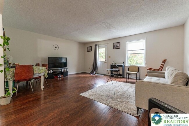 Building Photo - 8315 Countryside Ln