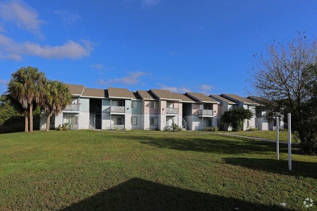 Building Photo - Silver Oaks