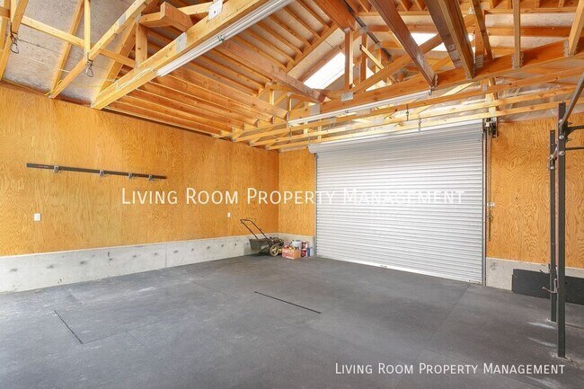 Building Photo - 5515 N Bowdoin St