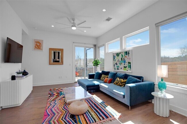 Building Photo - 4020 Valley View Rd