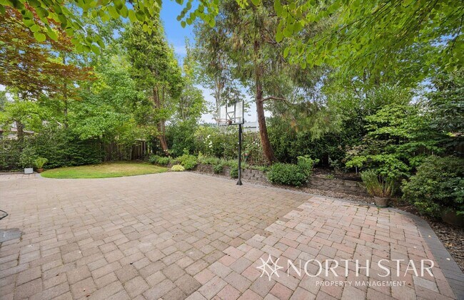 Building Photo - Beautiful Home Near Westlake Park