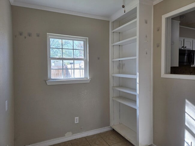 Building Photo - 3/2 Hewitt Home