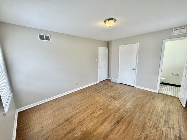 Building Photo - 3594 W Sutton Dr