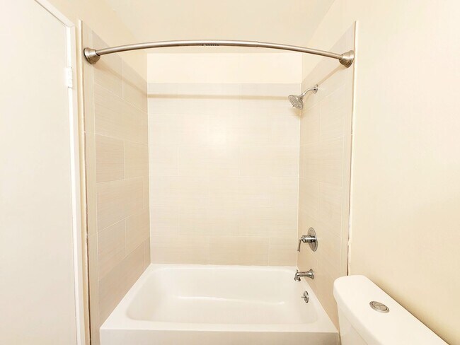 Building Photo - Large studio with private deck