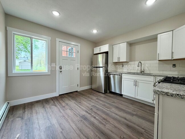 Building Photo - 3253 Charlesgate Ave SW