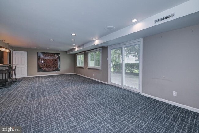 Building Photo - 1717 Country Club Dr