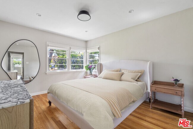 Building Photo - 4824 La Canada Blvd