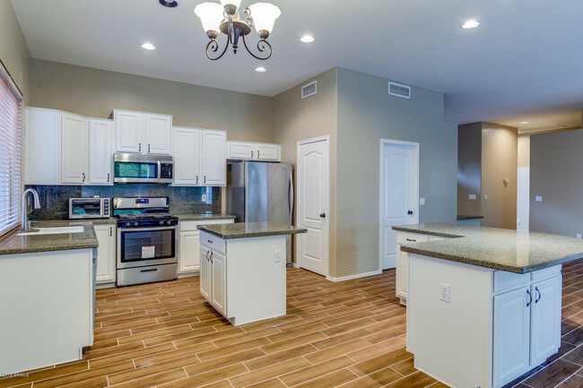 Building Photo - 966 W Citrus Way