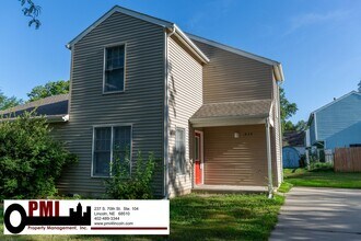 Building Photo - 3 Bedroom and 2 bathroom Duplex for Rent