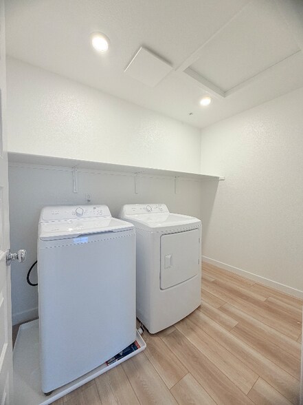 Building Photo - 1486 Sea Holly St