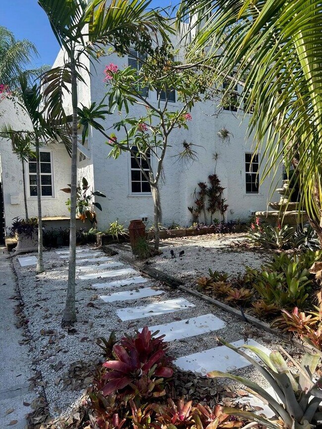 Building Photo - 820 30th St