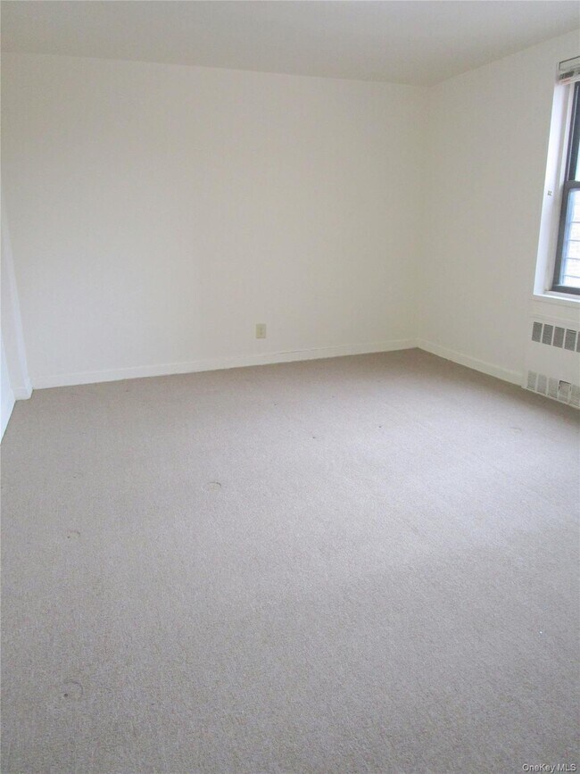 Building Photo - 123 Valentine Ln