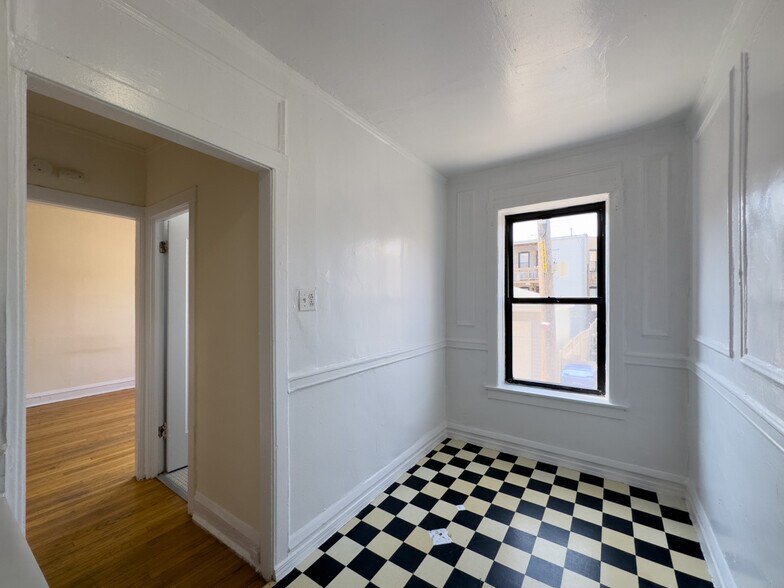 Building Photo - 3308 W Schubert Ave