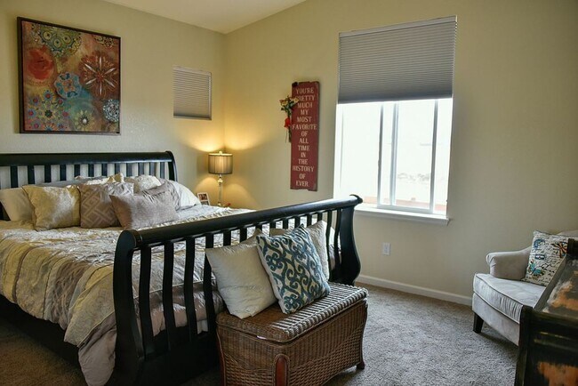 Building Photo - Great 3 Bed / 3 Bath with Garage! Open Floor Plan with Upgrades!