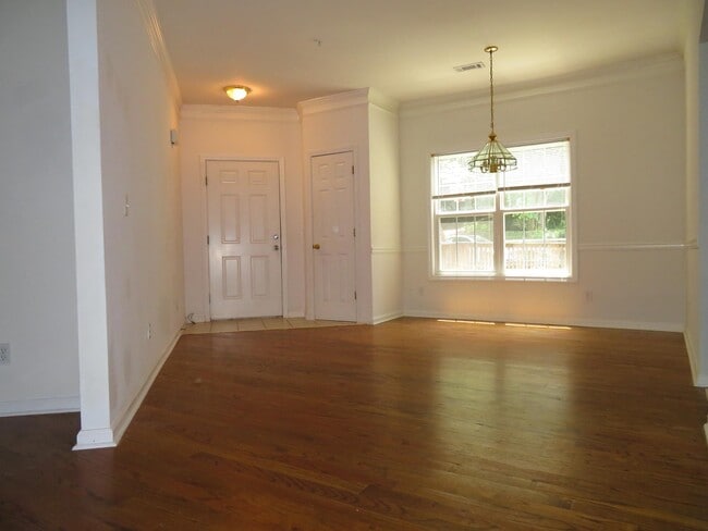 Building Photo - 8850 Fairview Bluff