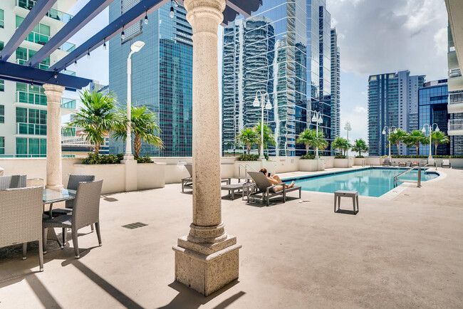 Building Photo - 1200 Brickell Bay Dr