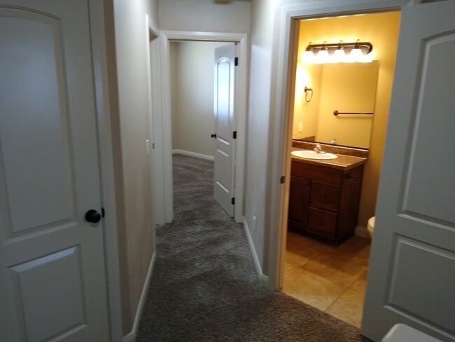 Building Photo - 340 1425 N St