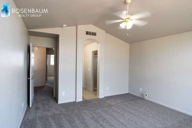 Building Photo - Beautiful 3-beds, 2.5-baths home nestled in Surprise!