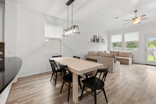 Building Photo - 4 Bedroom/2.5 Bathroom Tribute Ranch Subdi...