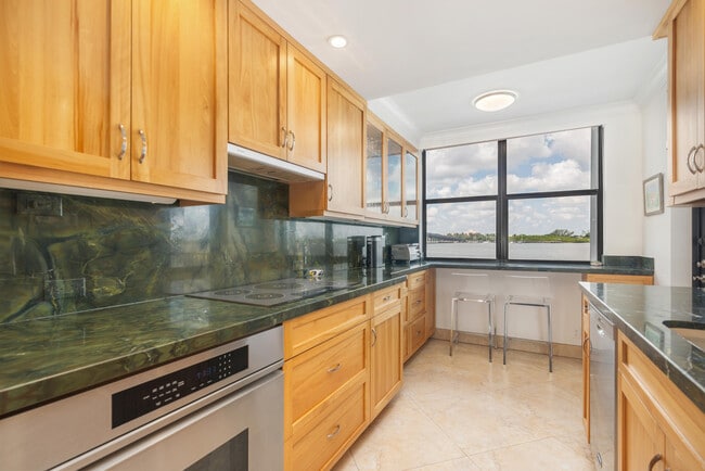 Building Photo - 2860 S Ocean Blvd