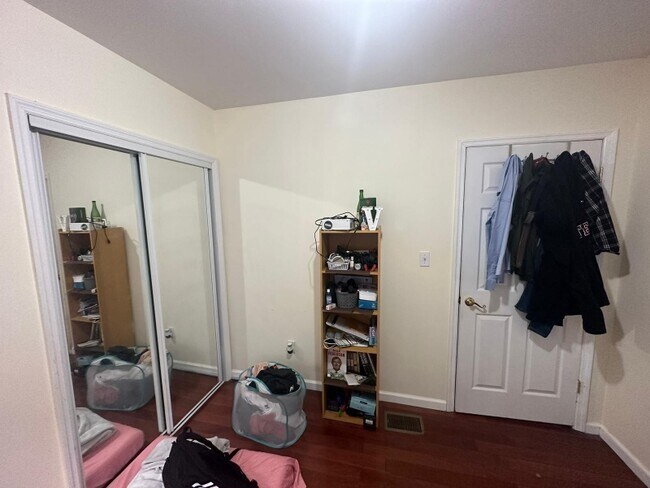 Primary Photo - 208 Cambridge Ave