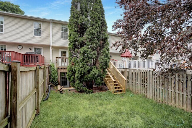Building Photo - Charming 3-Bedroom Townhome for Rent in Ab...