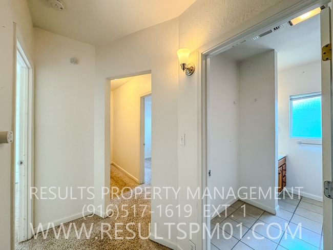 Building Photo - Adorable 2 Bedroom Charmer