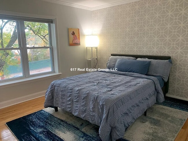 Building Photo - 168 Newton St