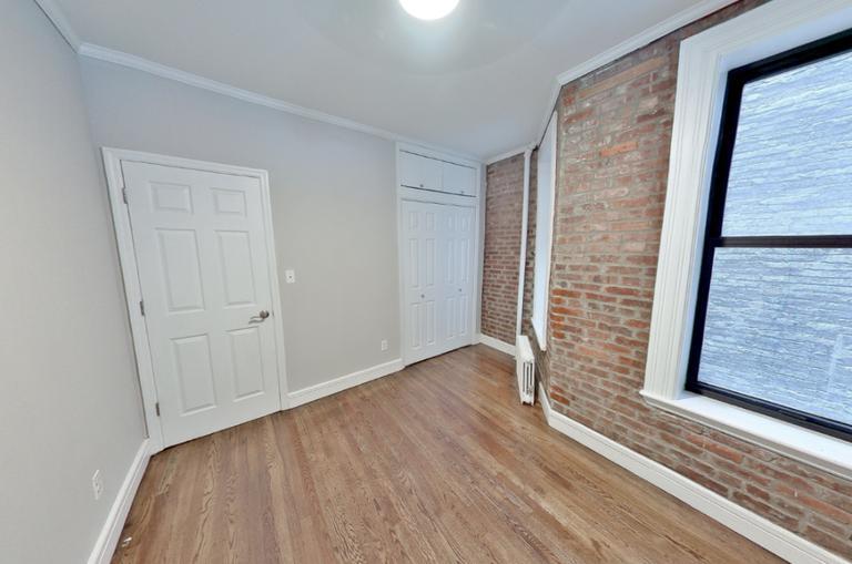 Building Photo - 336 E 18th St