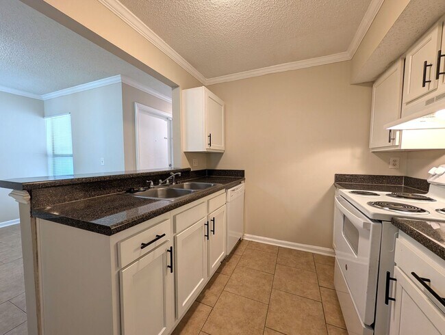Building Photo - 8538 Pineverde Ln