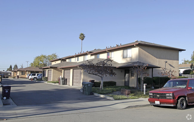 Primary Photo - West Sunset Plaza