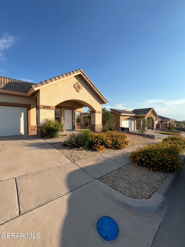 Building Photo - 6700 Hermoso Del Sol Dr