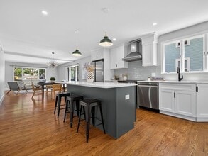 Building Photo - 111 Sharon St