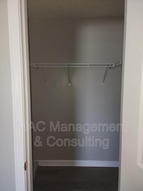 Building Photo - 143 W Gate Dr