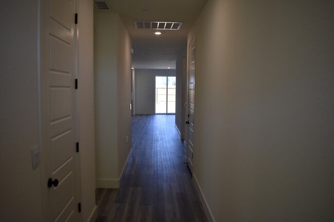 Building Photo - 744 Stephanie Dr