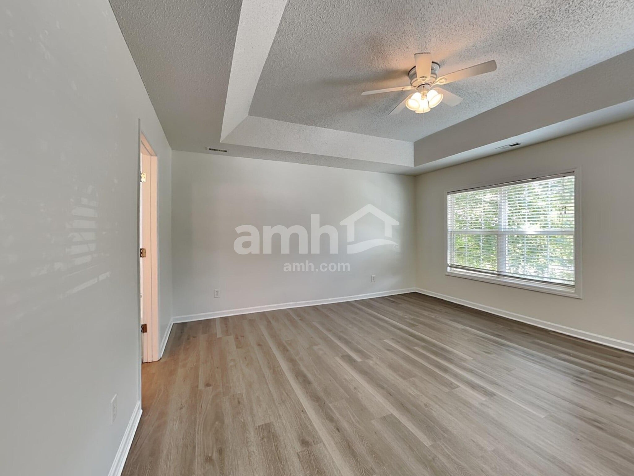 Building Photo - 1302 River Rock Dr