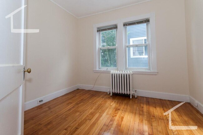 Building Photo - HOT BRIGHTON LISTING!!!!