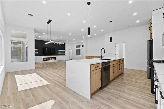 Building Photo - 10709 Hunters Woods Pl
