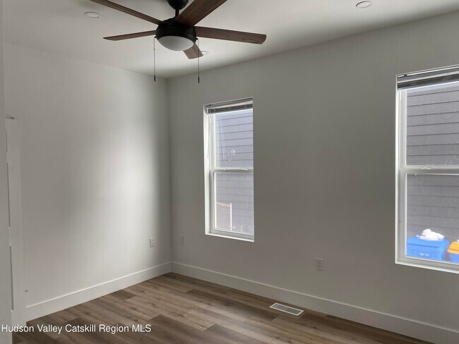 Building Photo - 520 Delaware Ave