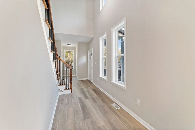 Building Photo - 447 Redwood Ave