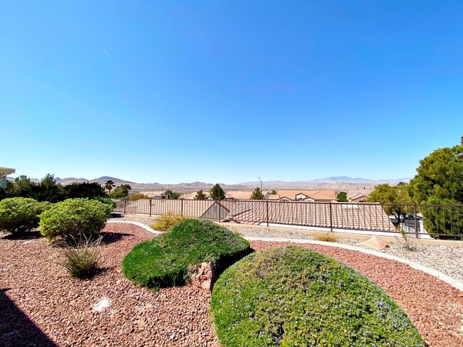 Building Photo - 2 BEDROOM SINGLE STORY IN AGE RESTRICTED S...