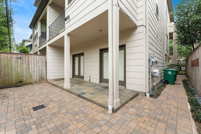 Building Photo - 6618 Wanita Pl