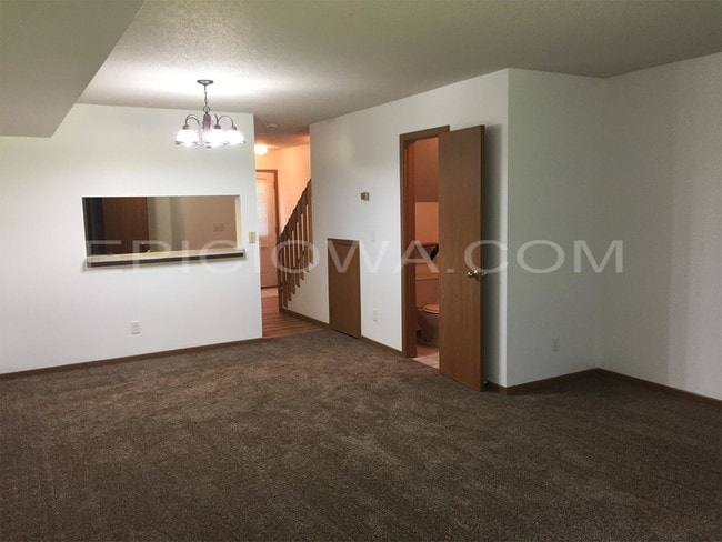 Building Photo - 1320 Daleview Dr
