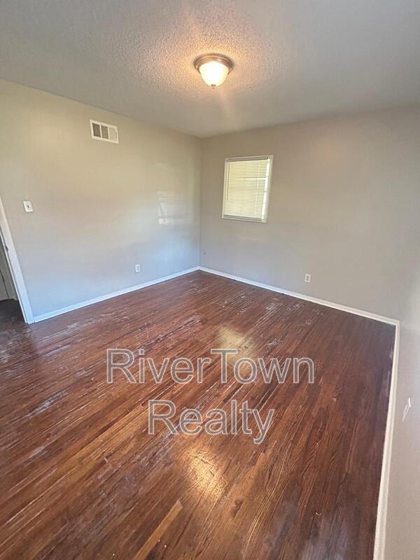 Building Photo - 140 E Shelby Dr