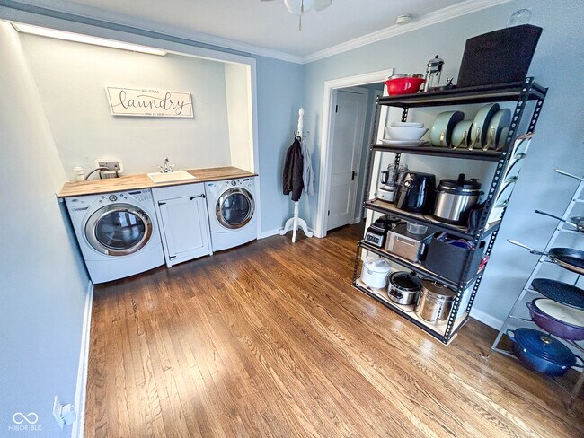 Building Photo - 5805 Norwaldo Ave