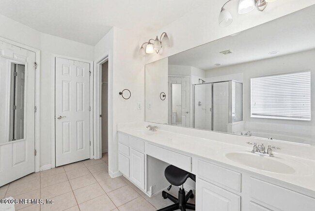 Building Photo - 4008 Lionheart Dr
