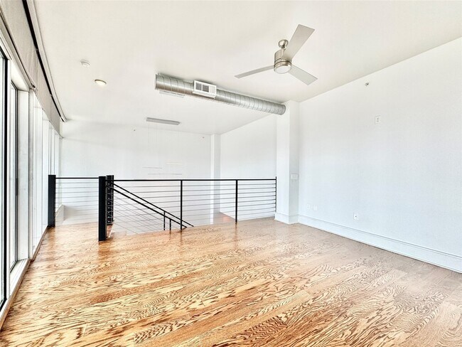 Building Photo - 2500 N Houston St