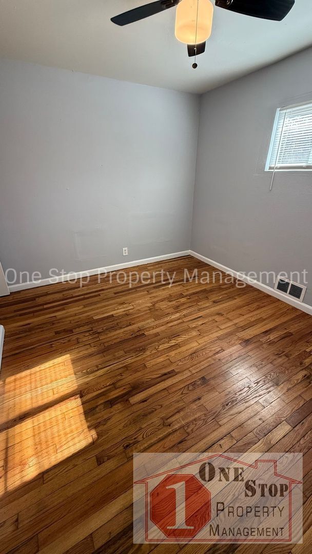 Building Photo - 4 Bedroom, 2 Bathroom home in Kansas City