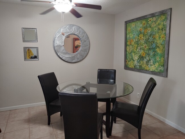 Dining area - 810-3 Continental Dr